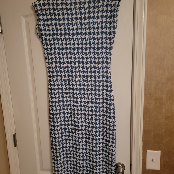 Dresses & Skirts - Elegant Blue and White Houndstooth Dress